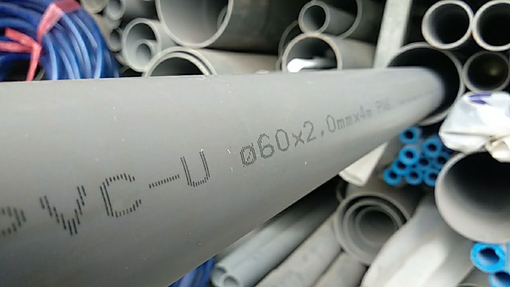 mau-in-date-len-ong-nhua-upvc